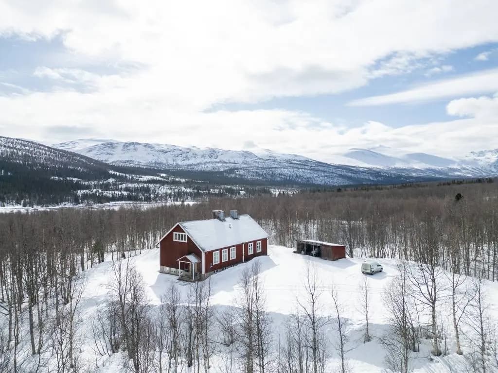 A background image of a house in the woods.